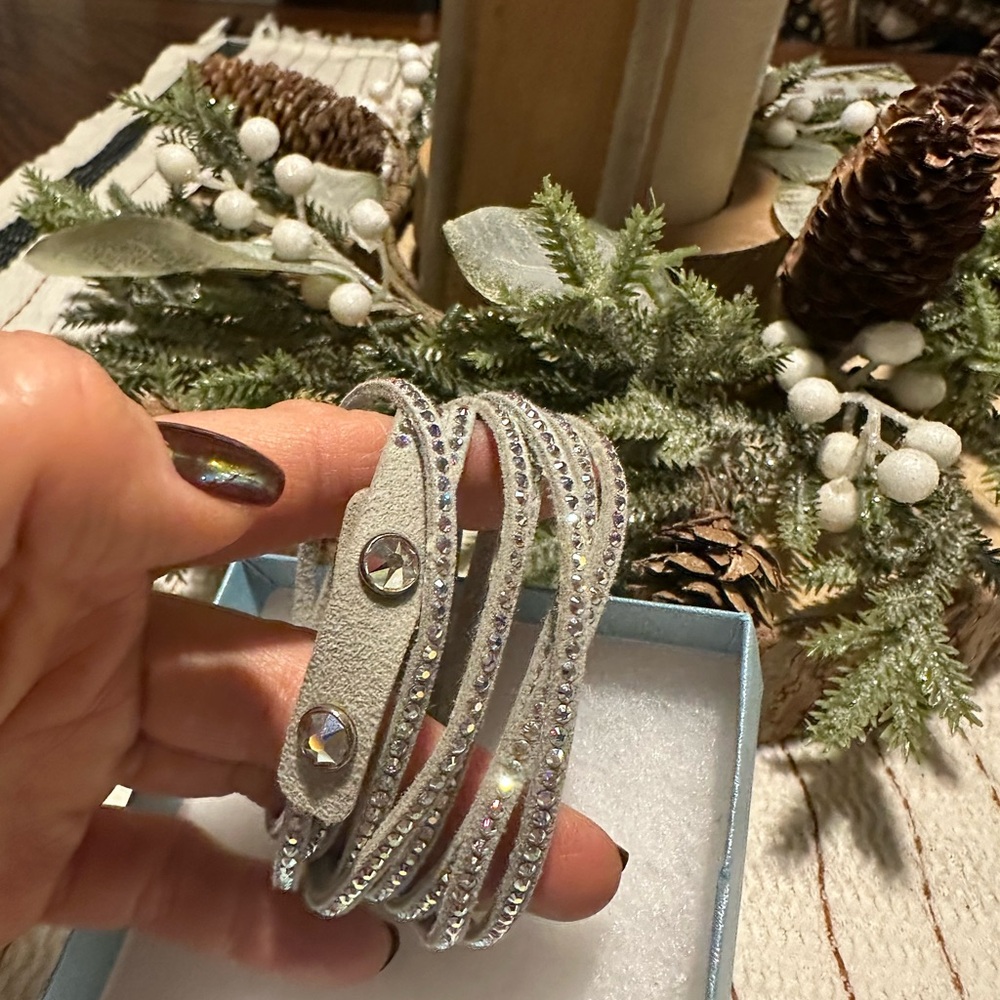 Touchstone Crystal Wrap Star Bracelet Crystal Aurore Boreale